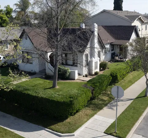 $965,000 | 1008 North Broadway Street, Fresno, CA 93728