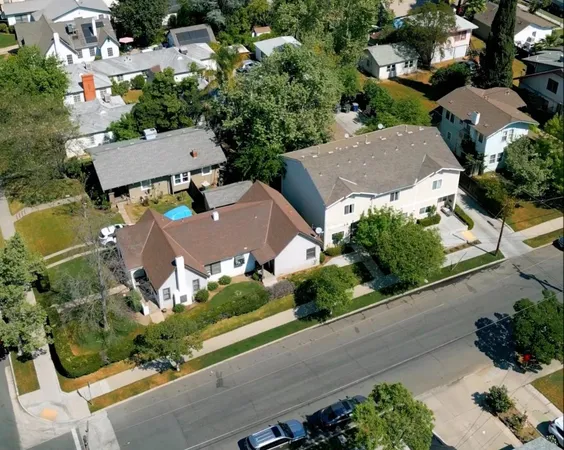 $965,000 | 1008 North Broadway Street, Fresno, CA 93728