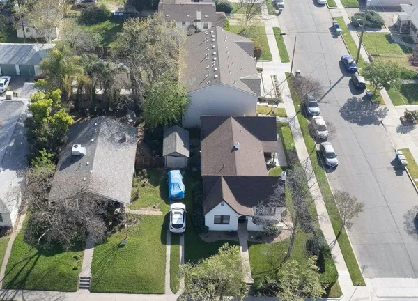 $965,000 | 1008 North Broadway Street, Fresno, CA 93728