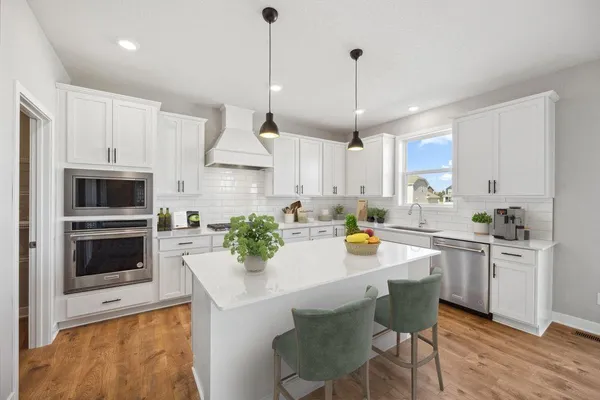 $713,035 | 3781 Brookside Drive, Chaska, MN 55318