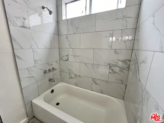 $1,695 | 148 North Normandie Avenue, Unit 3, Los Angeles, CA 90004