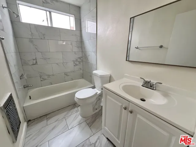 $1,695 | 148 North Normandie Avenue, Unit 3, Los Angeles, CA 90004