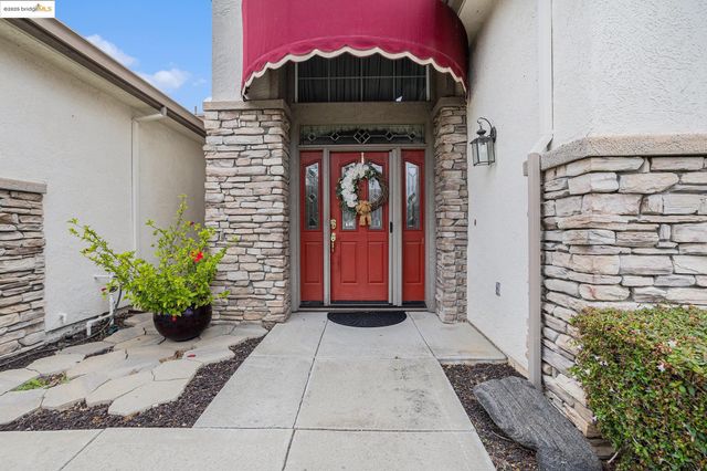 a view of a entryway door of the house