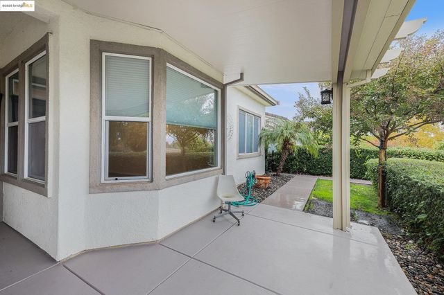 a view of house with garden