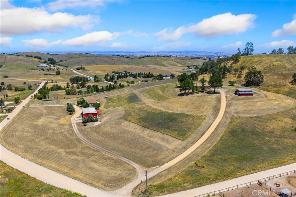 6998 Kingsbury Road Templeton, CA 93465 - Photo 2 of 57 Well maintained roads leading to the main house