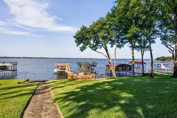 $1,299,000 | 1113 Rim O The World Drive, Tool, TX 75143