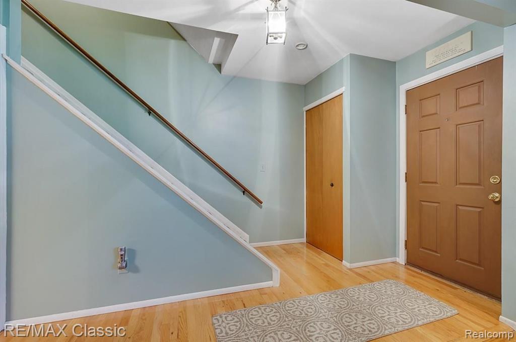 16381 Wayne Road Livonia, MI 48154 - Photo 3 of 27