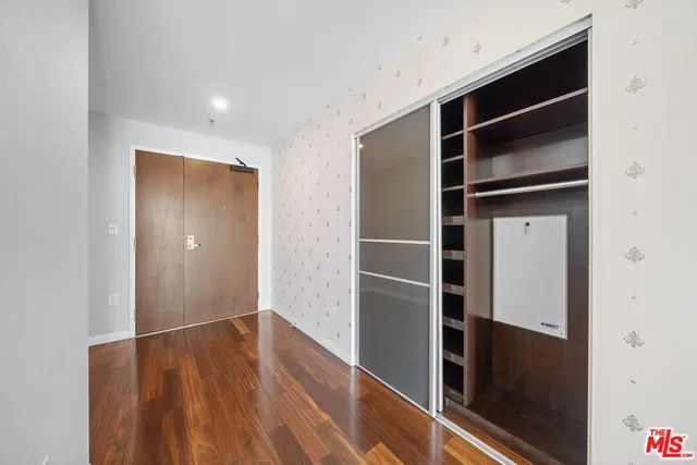 a room with lots of table and chairs