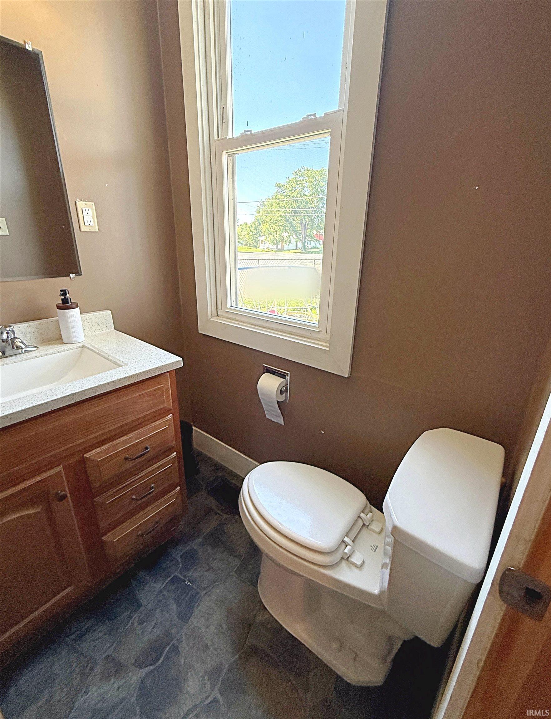 712 West Main Street Washington, IN 47501 - Photo 13 of 31