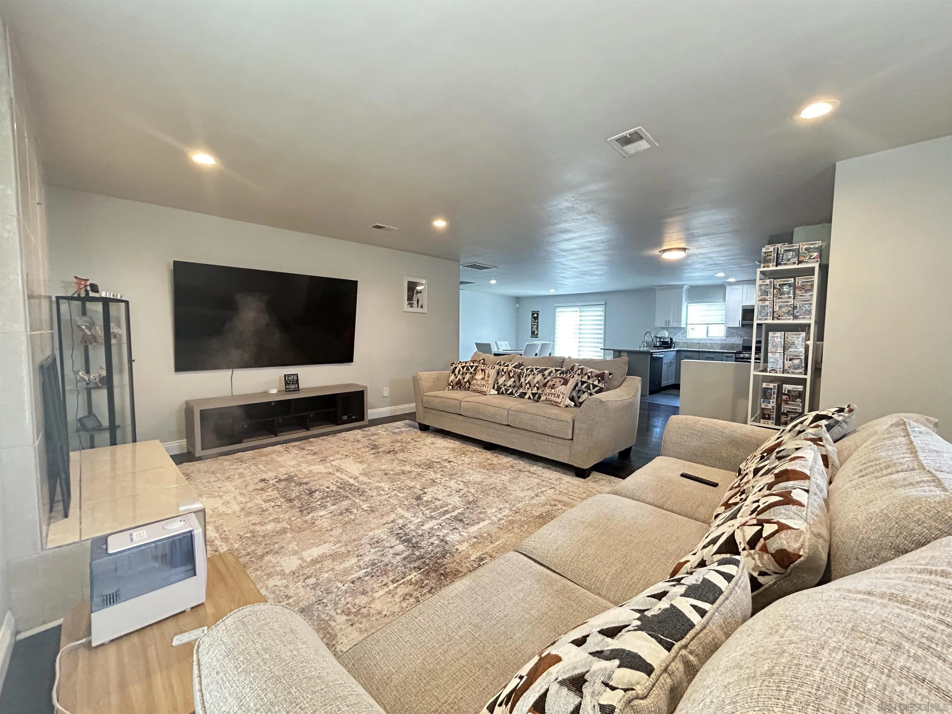 1121 Grand Avenue Spring Valley, CA 91977 - Photo 4 of 18