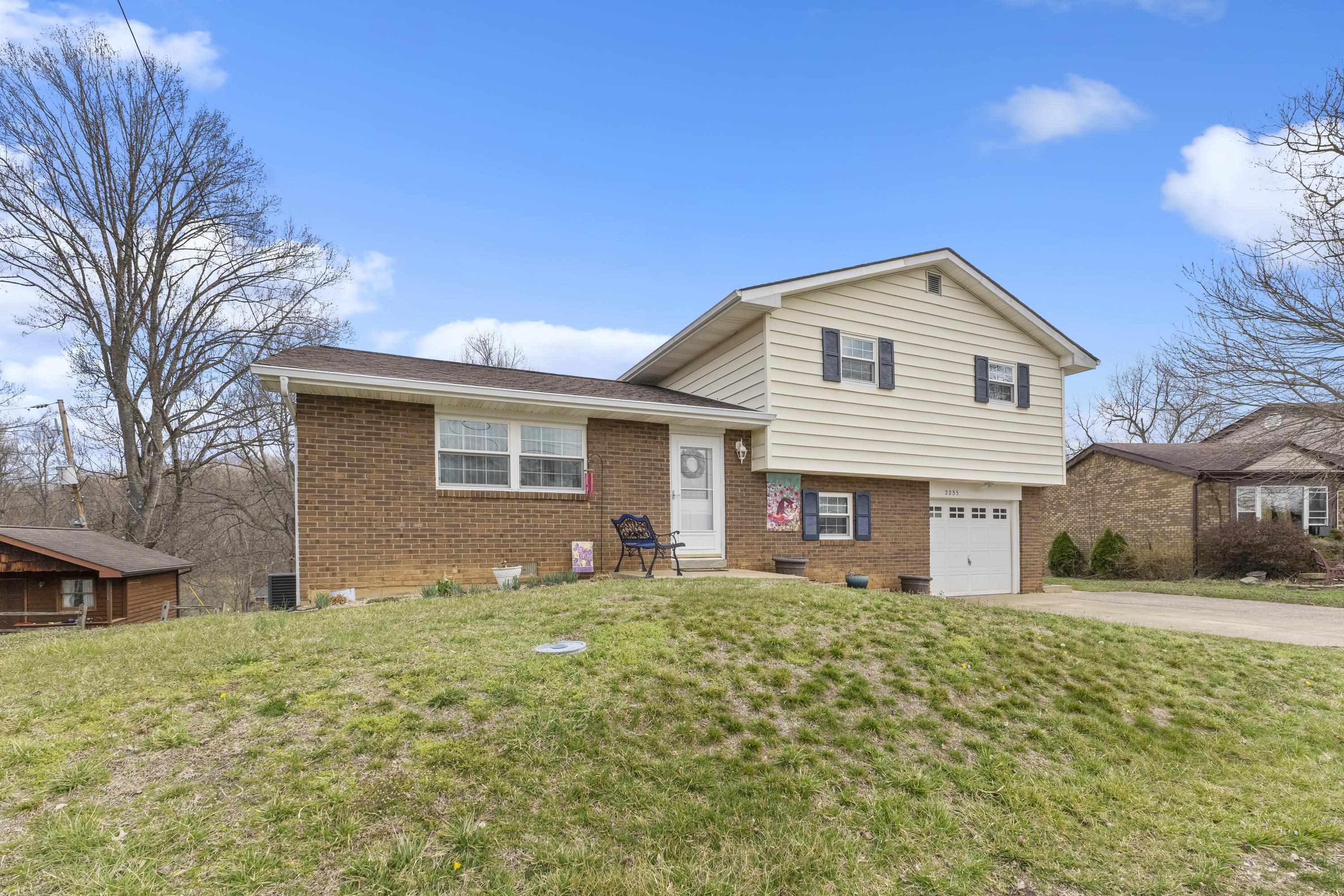 2235 East Thompson Road Ashland, KY 41102 - Photo 3 of 42
