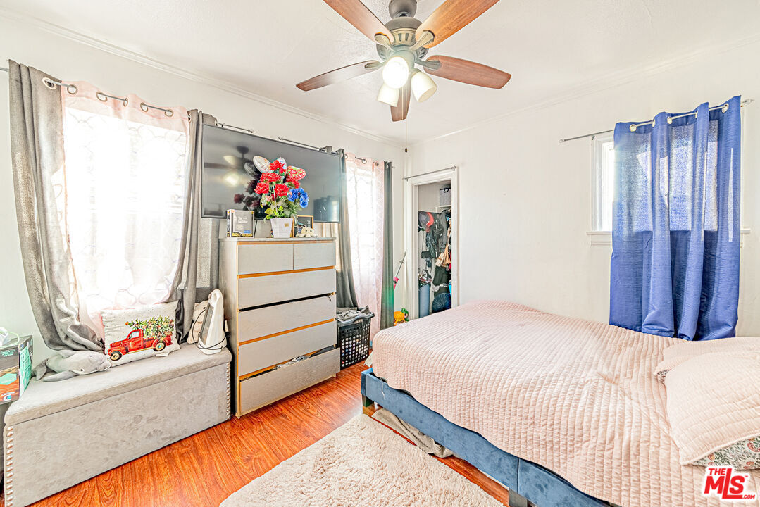 1618 South Burnside Avenue Los Angeles, CA 90019 - Photo 17 of 43 a bedroom with a bed and a dresser