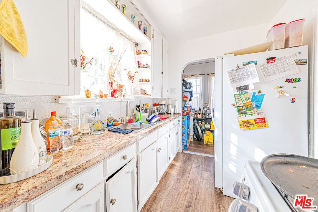 1618 South Burnside Avenue Los Angeles, CA 90019 - Photo 25 of 43 a kitchen with a refrigerator and a sink