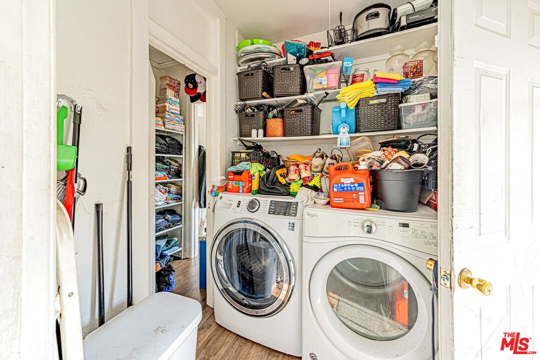 1618 South Burnside Avenue Los Angeles, CA 90019 - Photo 30 of 43 a utility room with dryer and washer