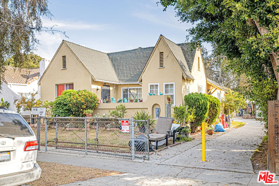 1618 South Burnside Avenue Los Angeles, CA 90019 - Photo 3 of 43 a front view of a house with sitting area