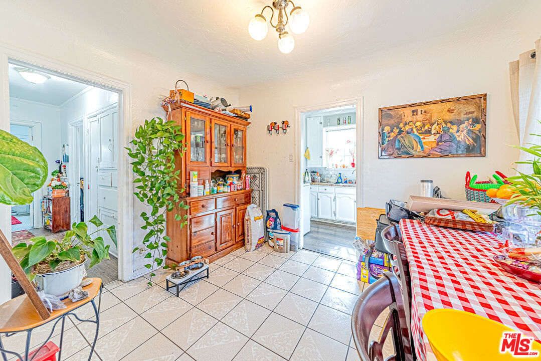 1618 South Burnside Avenue Los Angeles, CA 90019 - Photo 33 of 43 a living room with furniture and a potted plant