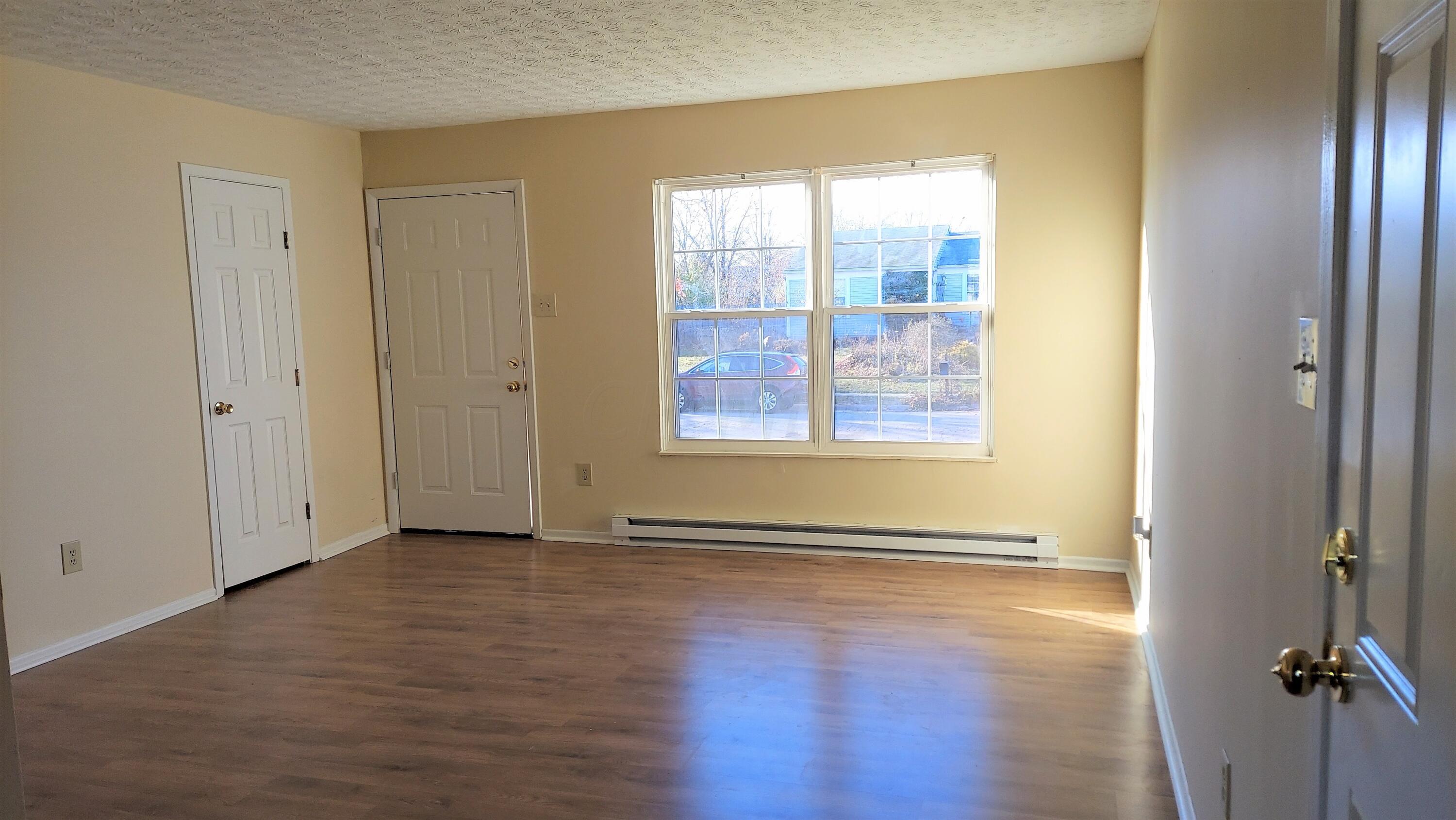 124 Blendon Road West Jefferson, OH 43162 - Photo 3 of 10 Living Room