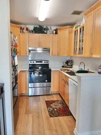 $380,000 | 427 Aylesbury Court, Unit A, Ridge, NY 11961
