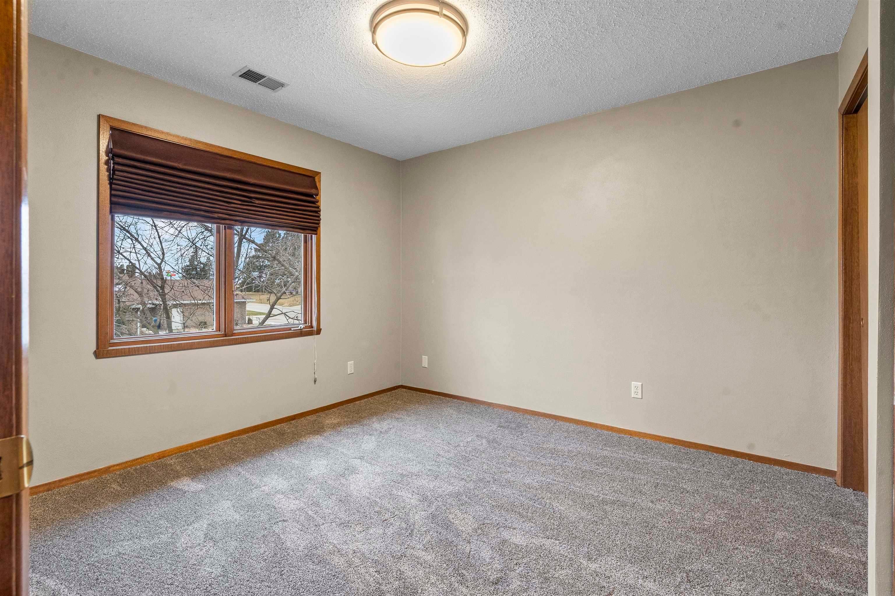 3917 Bradley Road, Unit H Waterloo, IA 50701 - Photo 16 of 17 Gallery Image 16