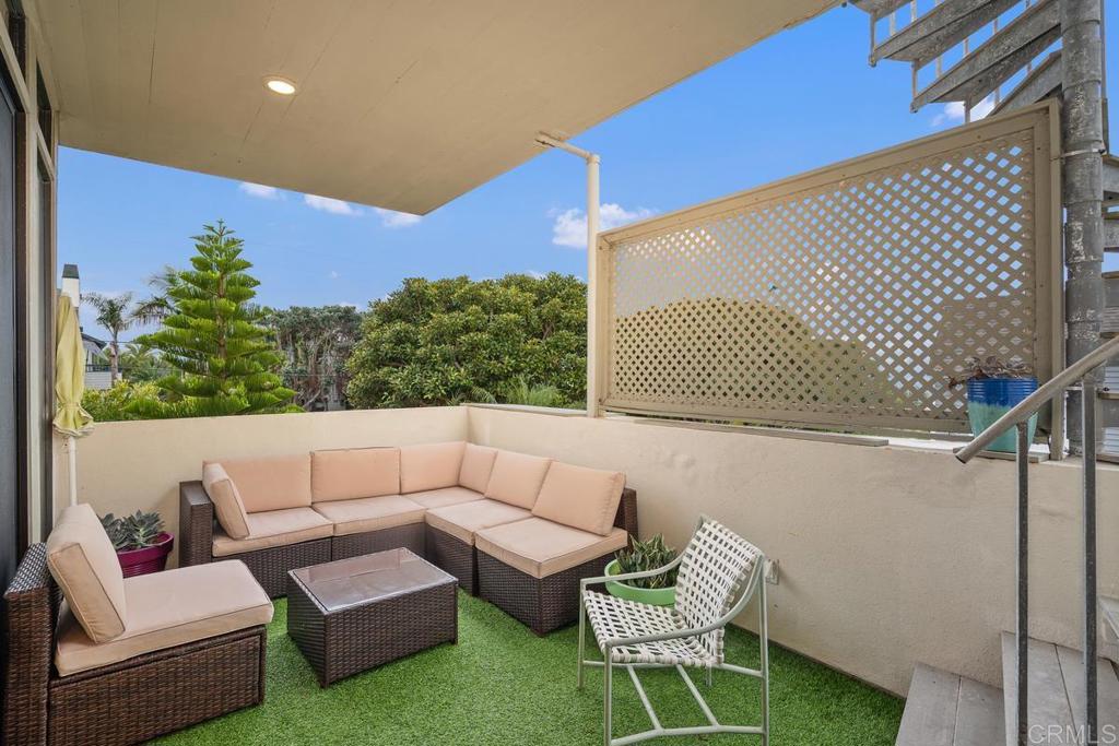 172 Grandview Street Encinitas, CA 92024 - Photo 11 of 34 Living Room Balcony