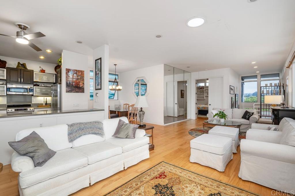 172 Grandview Street Encinitas, CA 92024 - Photo 6 of 34 Living Room