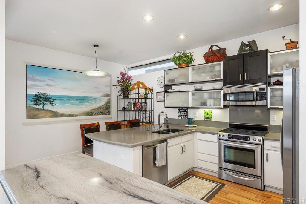 172 Grandview Street Encinitas, CA 92024 - Photo 7 of 34 Kitchen