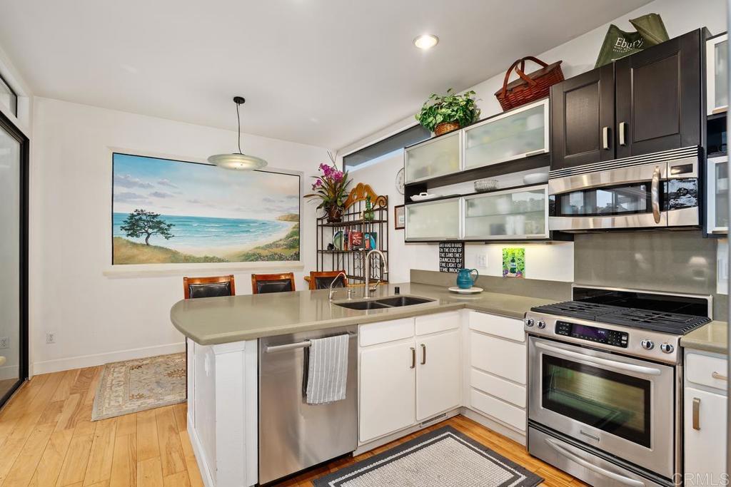 172 Grandview Street Encinitas, CA 92024 - Photo 8 of 34 Kitchen