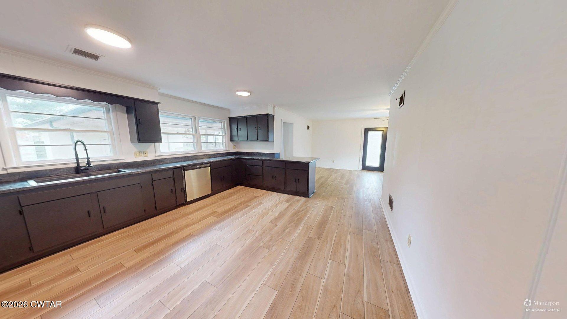 2054 Crossgate Road Dyersburg, TN 38024 - Photo 7 of 20 2054-Crossgate-03312026_131913_defurnish