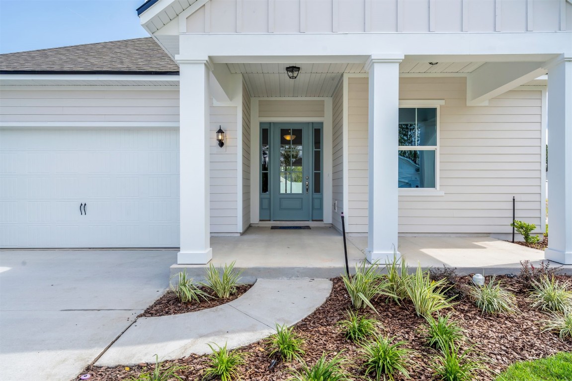 454 Slash Pine Place Yulee, FL 32097 - Photo 4 of 34 a front view of a house with garden