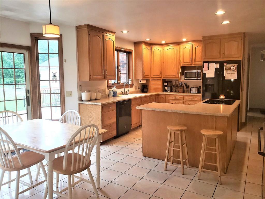 17 Brown Road Oxford, MA 01540 - Photo 6 of 37 Gallery Image 6