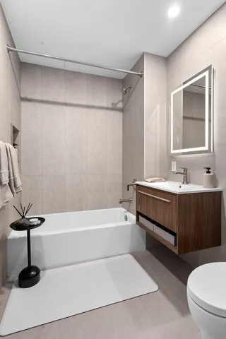 $4,425 | 36 India Street, Unit 4G | Greenpoint