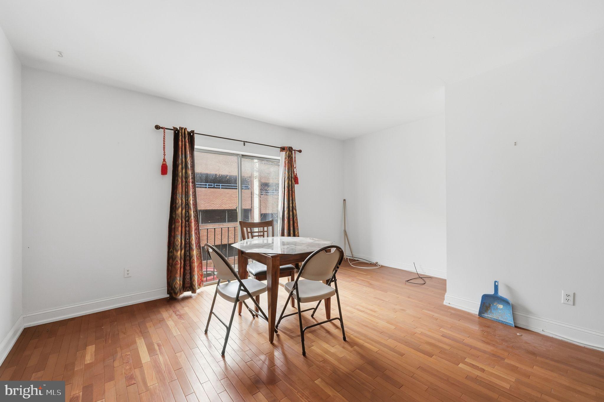 1713 South Street Philadelphia, PA 19146 - Photo 13 of 35 a workspace room with wooden floor table and chairs
