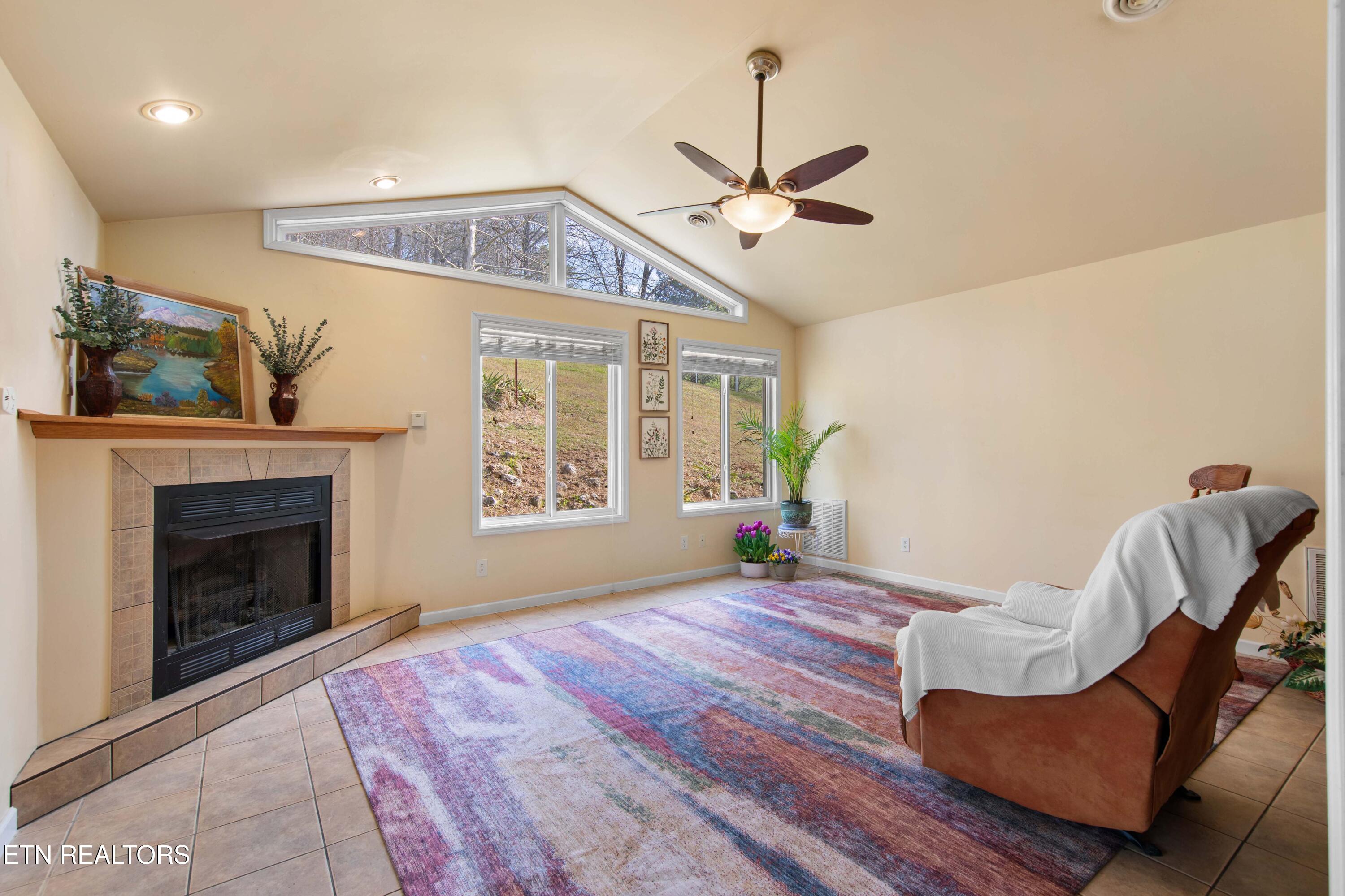 395 Wolfe Road Luttrell, TN 37779 - Photo 15 of 59 SUNROOM