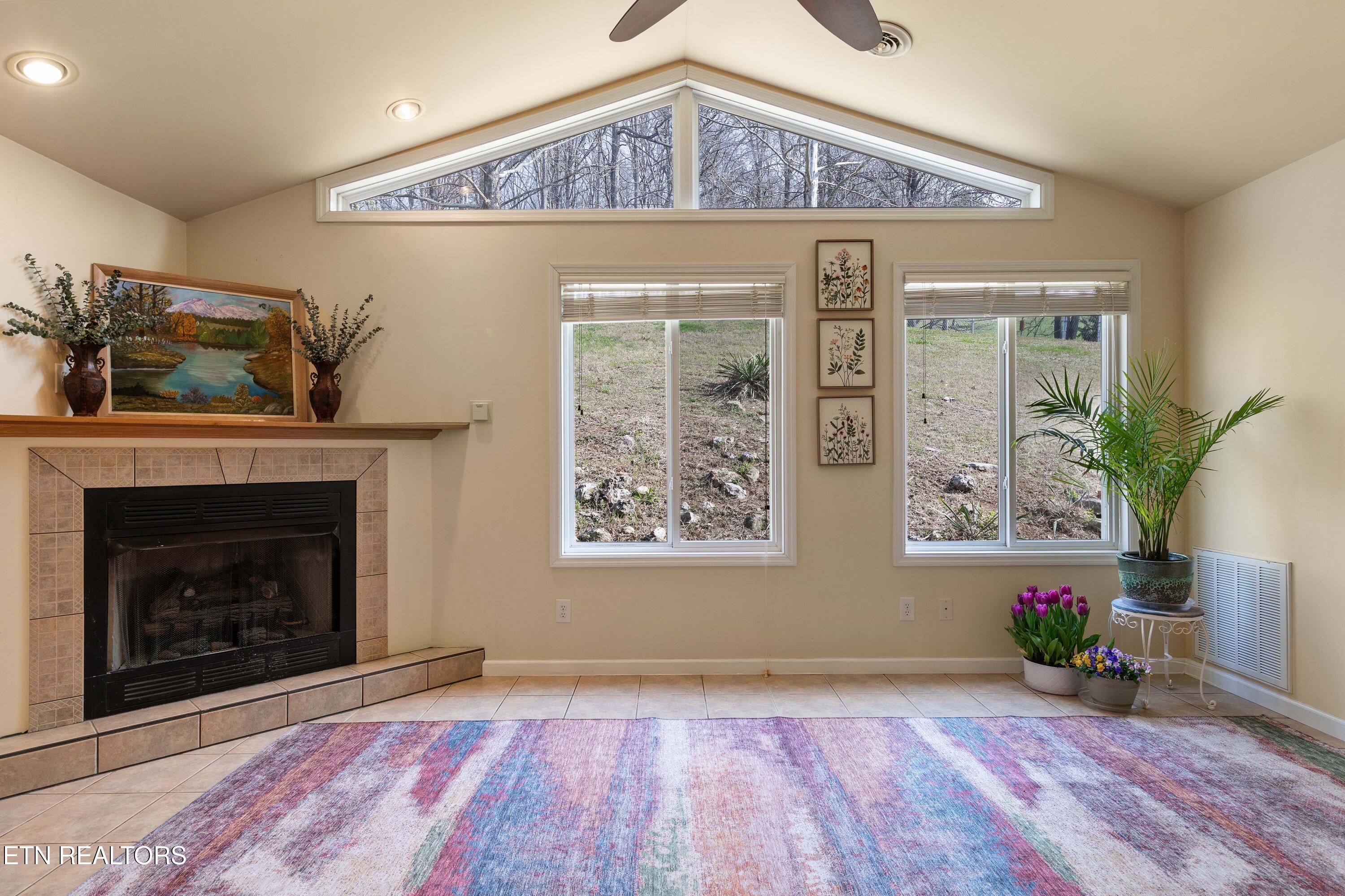 395 Wolfe Road Luttrell, TN 37779 - Photo 16 of 59 SUNDROOM