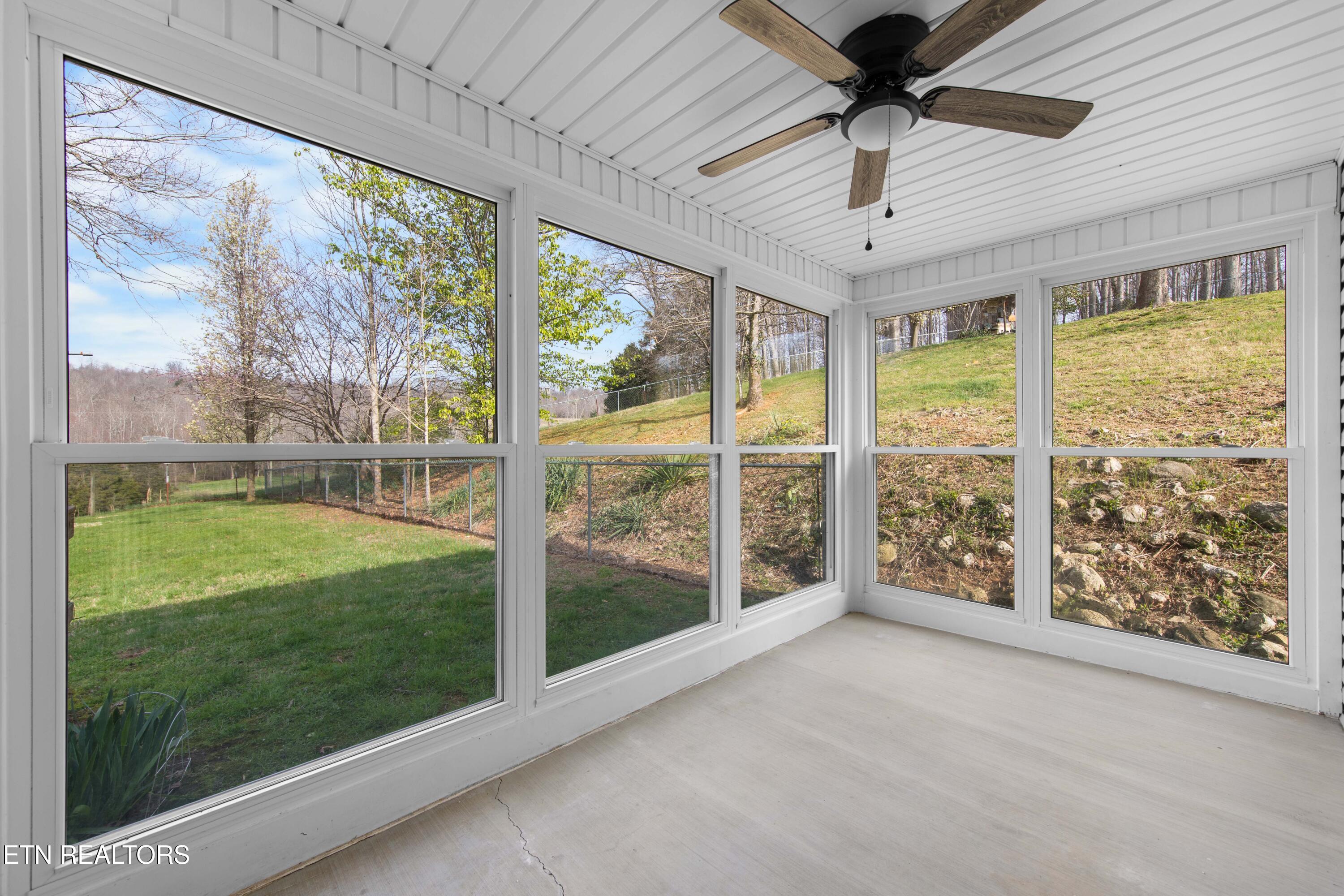 395 Wolfe Road Luttrell, TN 37779 - Photo 19 of 59 ENCLOSED PATIO/SUNDROOM