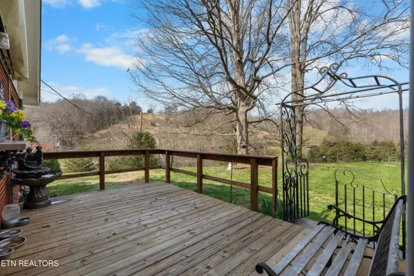 $899,900 | 395 Wolfe Road, Luttrell, TN 37779