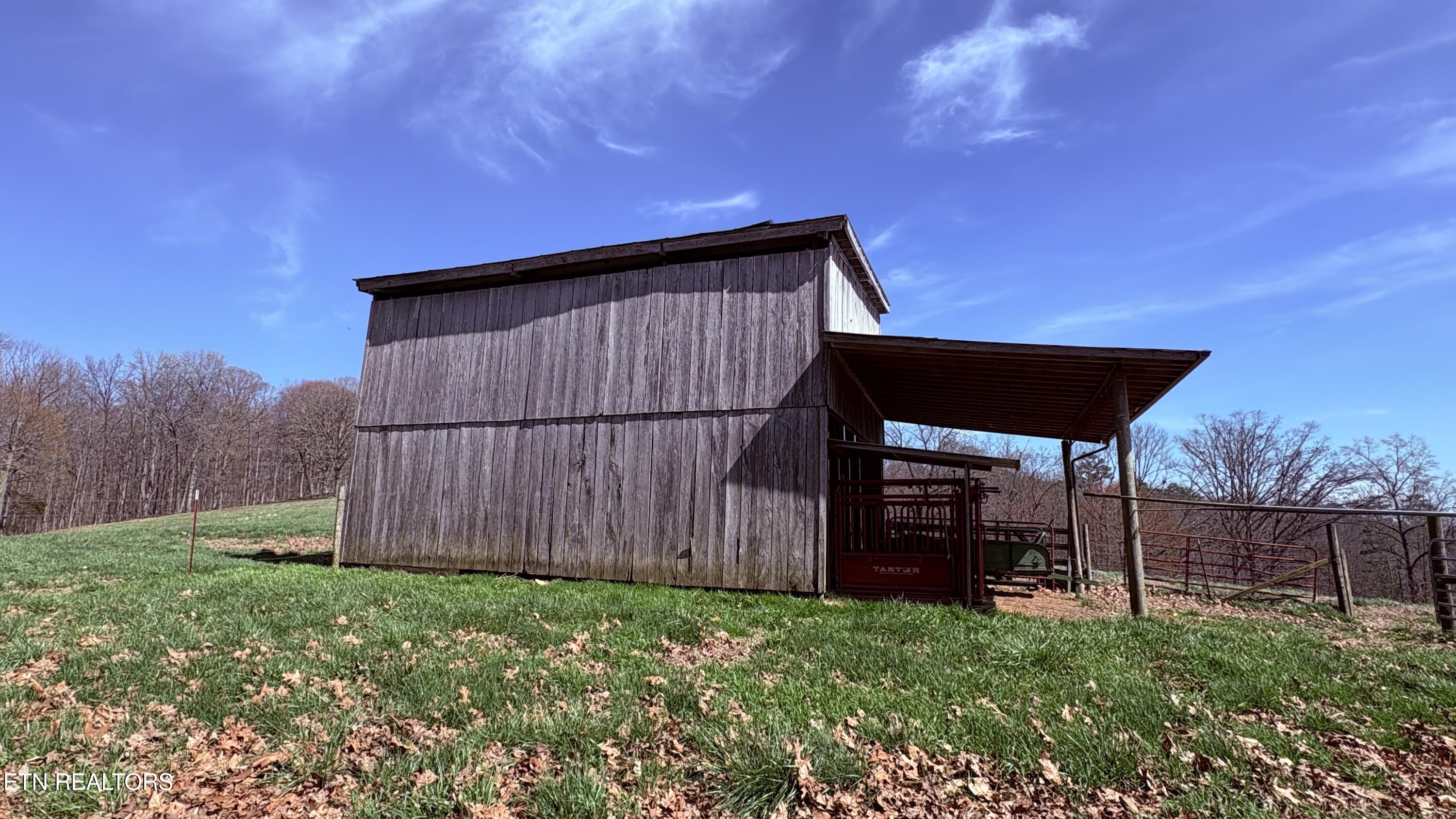 395 Wolfe Road Luttrell, TN 37779 - Photo 43 of 59 BARN VIEWS