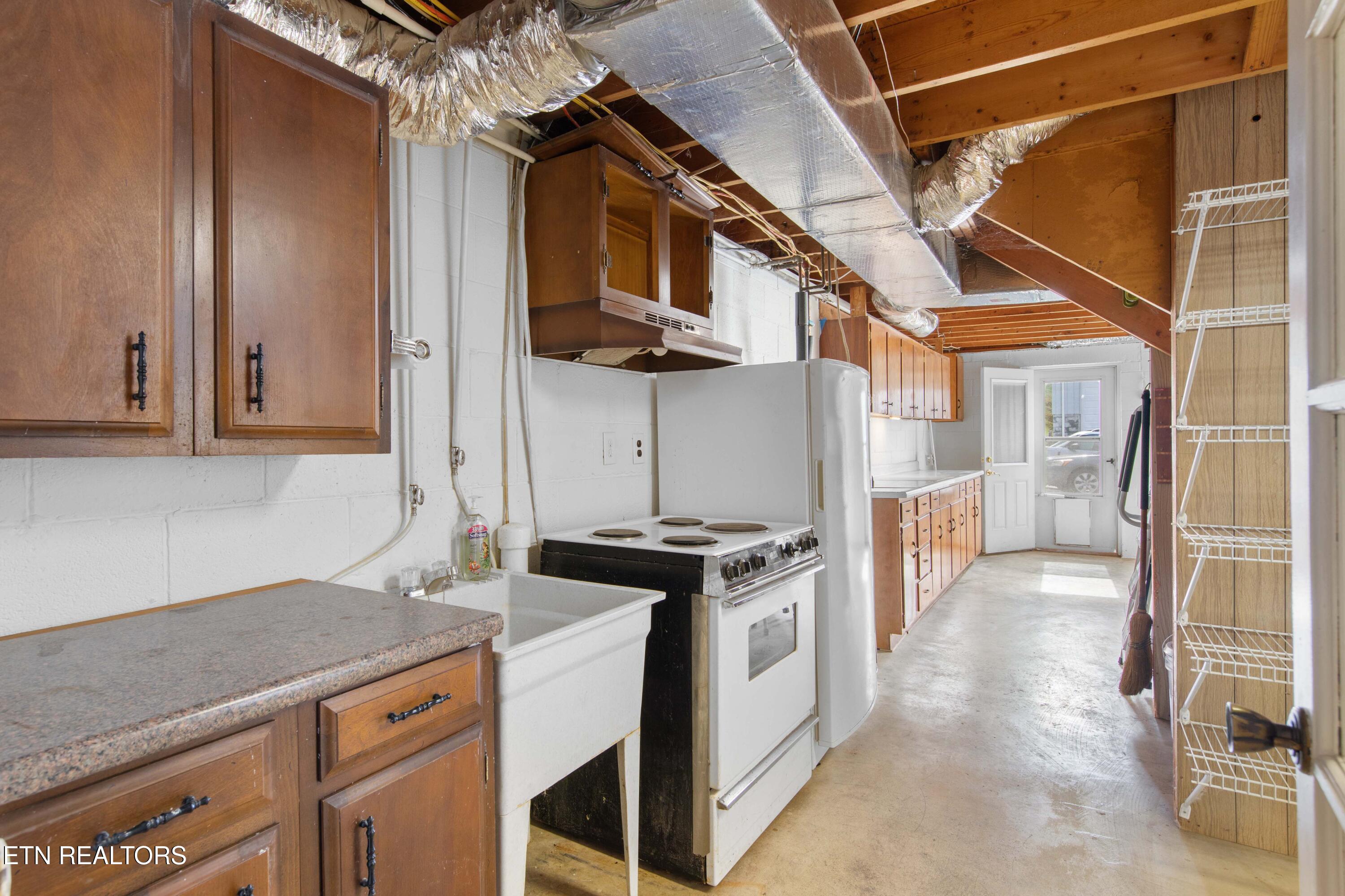 395 Wolfe Road Luttrell, TN 37779 - Photo 46 of 56 BASEMENT KITCHENETTE