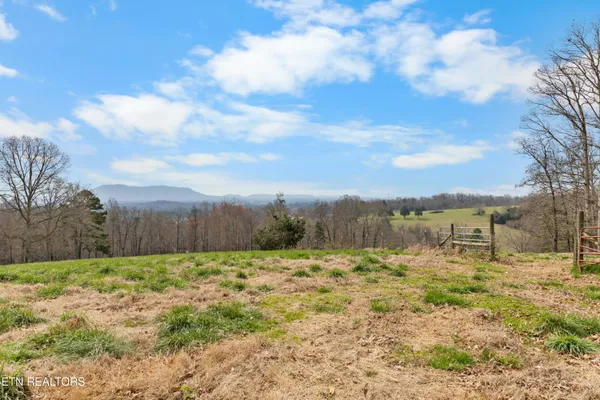 $899,900 | 395 Wolfe Road, Luttrell, TN 37779
