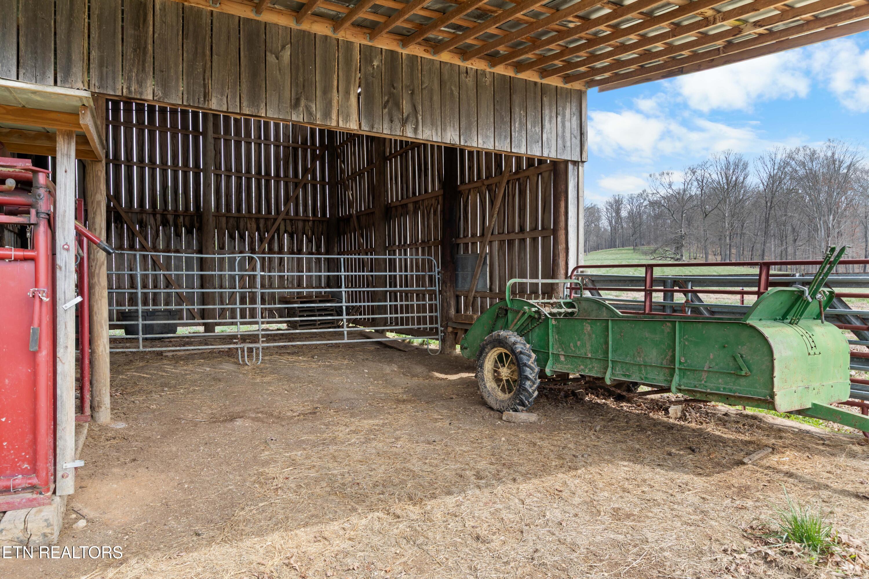 395 Wolfe Road Luttrell, TN 37779 - Photo 7 of 56 BARN