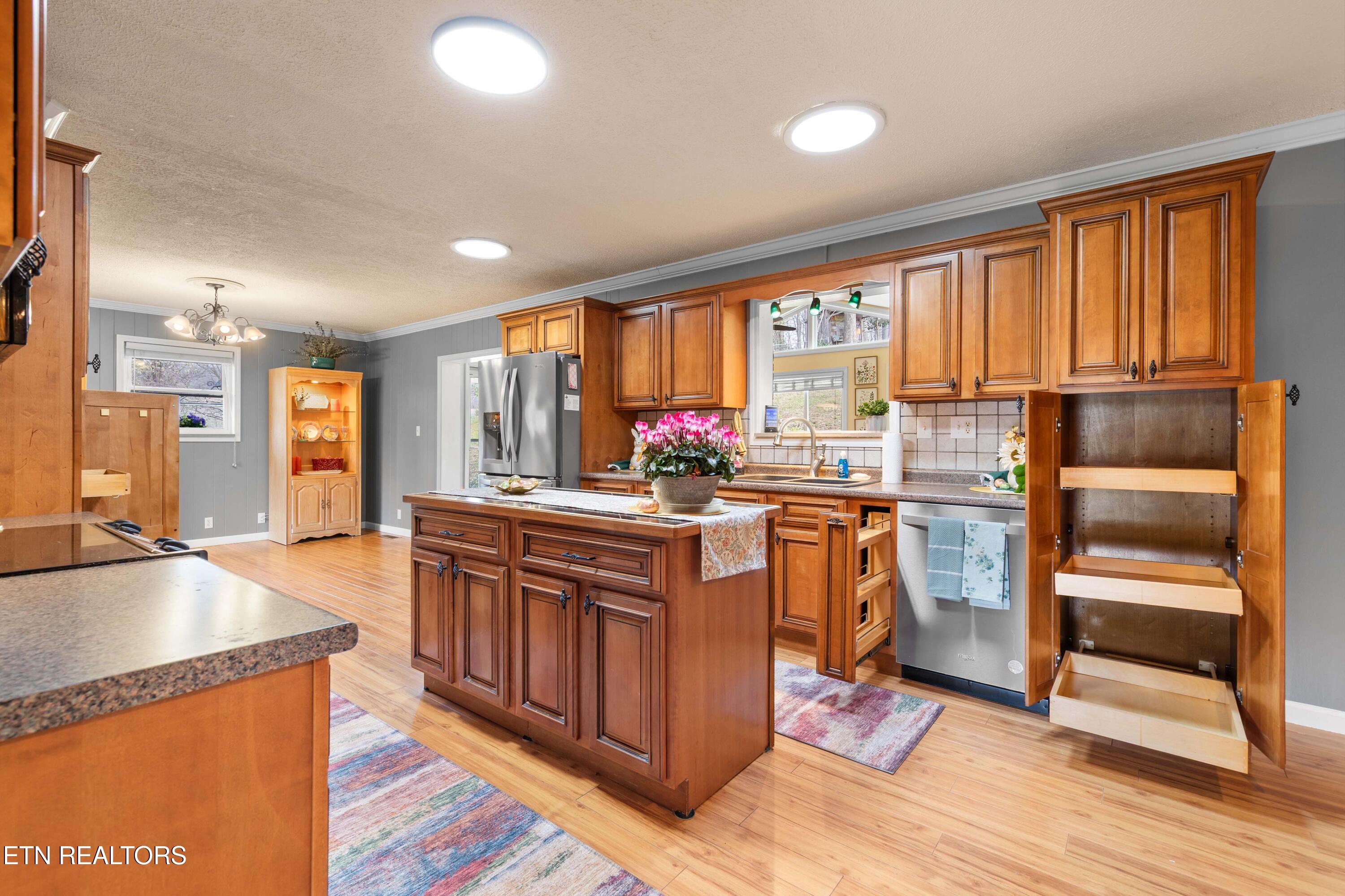 395 Wolfe Road Luttrell, TN 37779 - Photo 9 of 59 KITCHEN CUSTOM CABINETRY