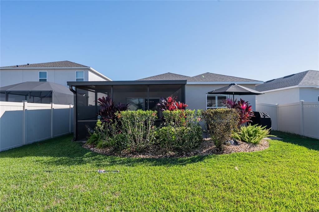 6236 Springmont Loop Palmetto, FL 34221 - Photo 32 of 55 a front view of house with garden