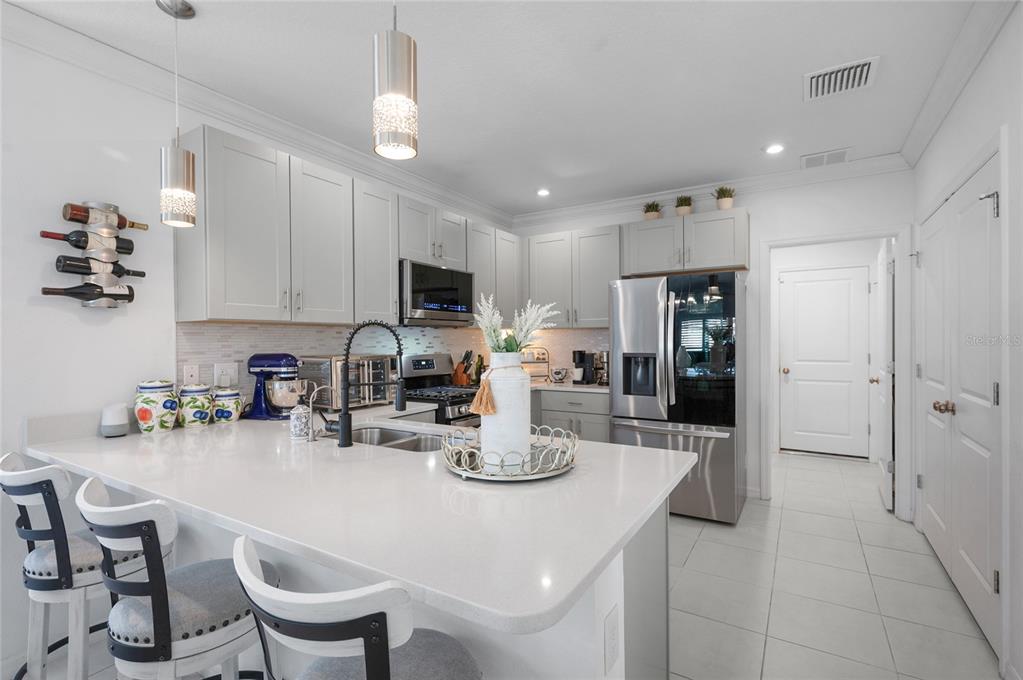 6236 Springmont Loop Palmetto, FL 34221 - Photo 7 of 55