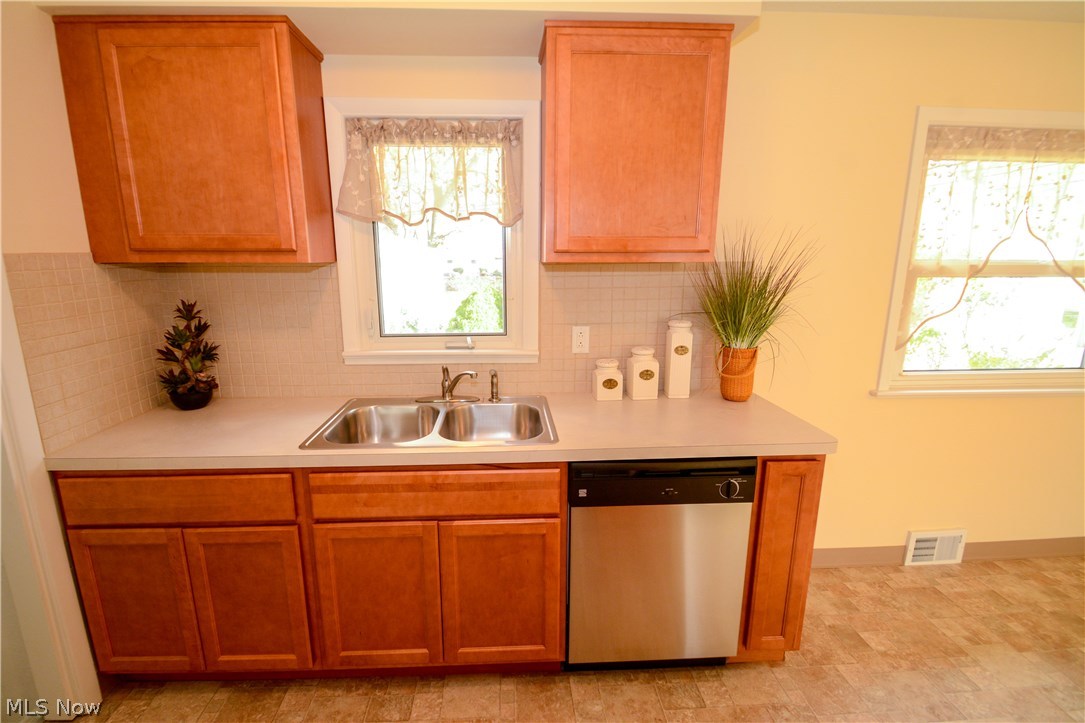 799 Glenhurst Road Willowick, OH 44095 - Photo 10 of 35