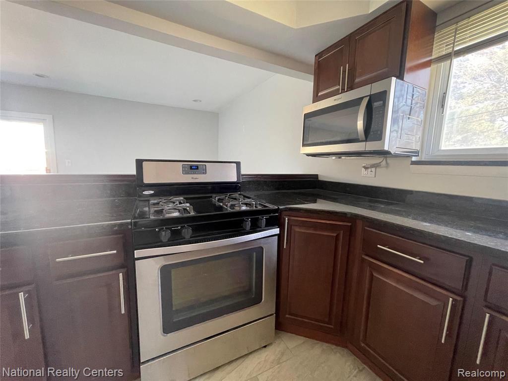 13189 Plumbrook Road Sterling Heights, MI 48312 - Photo 6 of 22