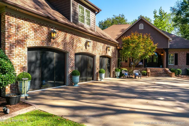 $1,250,000 | 3860 Dixie Ridge Lane, Grimesland, NC 27837