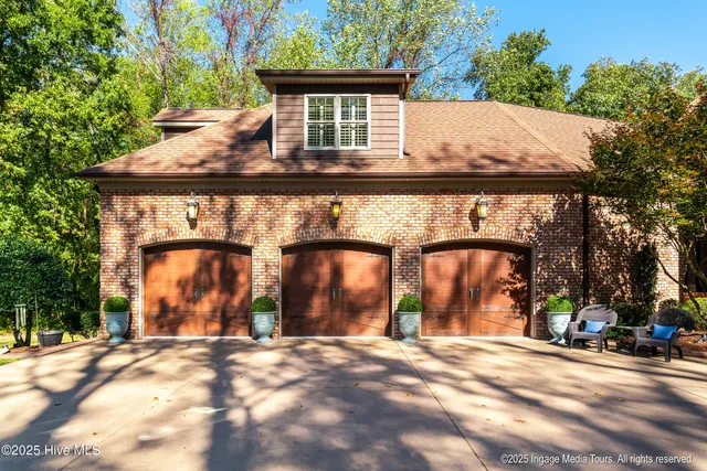 $1,250,000 | 3860 Dixie Ridge Lane, Grimesland, NC 27837