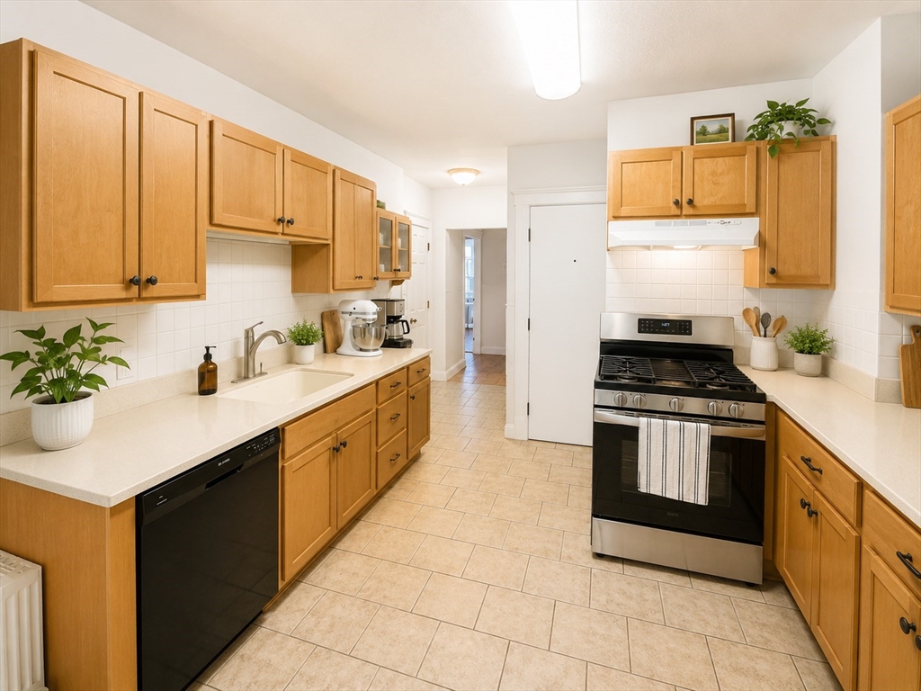32 Claflin Road, Unit 2 Brookline, MA 02445 - Photo 8 of 25