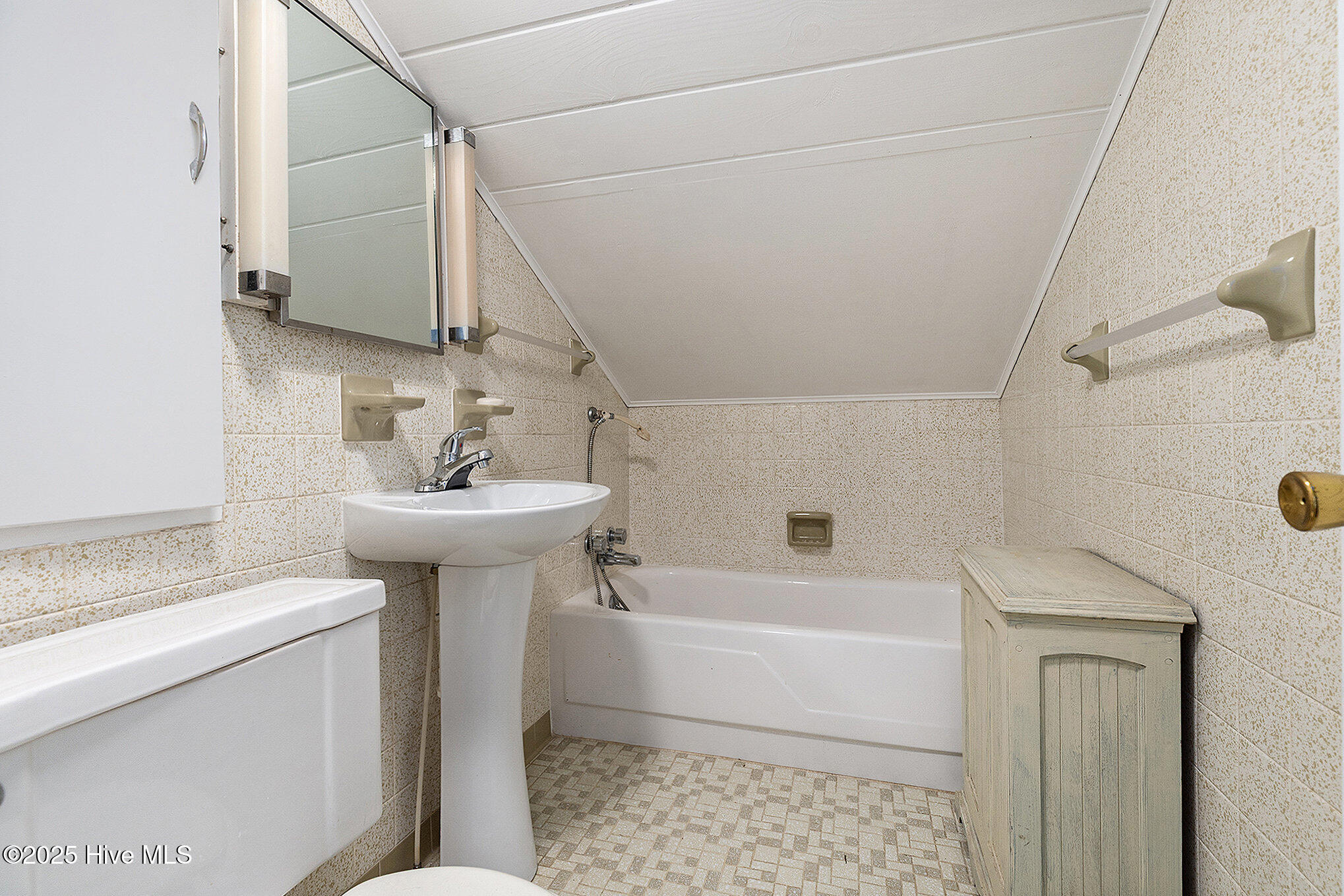 211 Pireway Road Tabor City, NC 28463 - Photo 32 of 46 Upstairs Bathroom