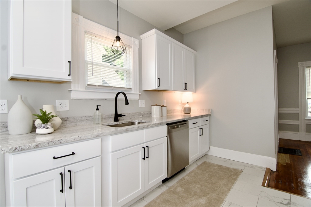 43 Princeton Street Springfield, MA 01109 - Photo 11 of 41
